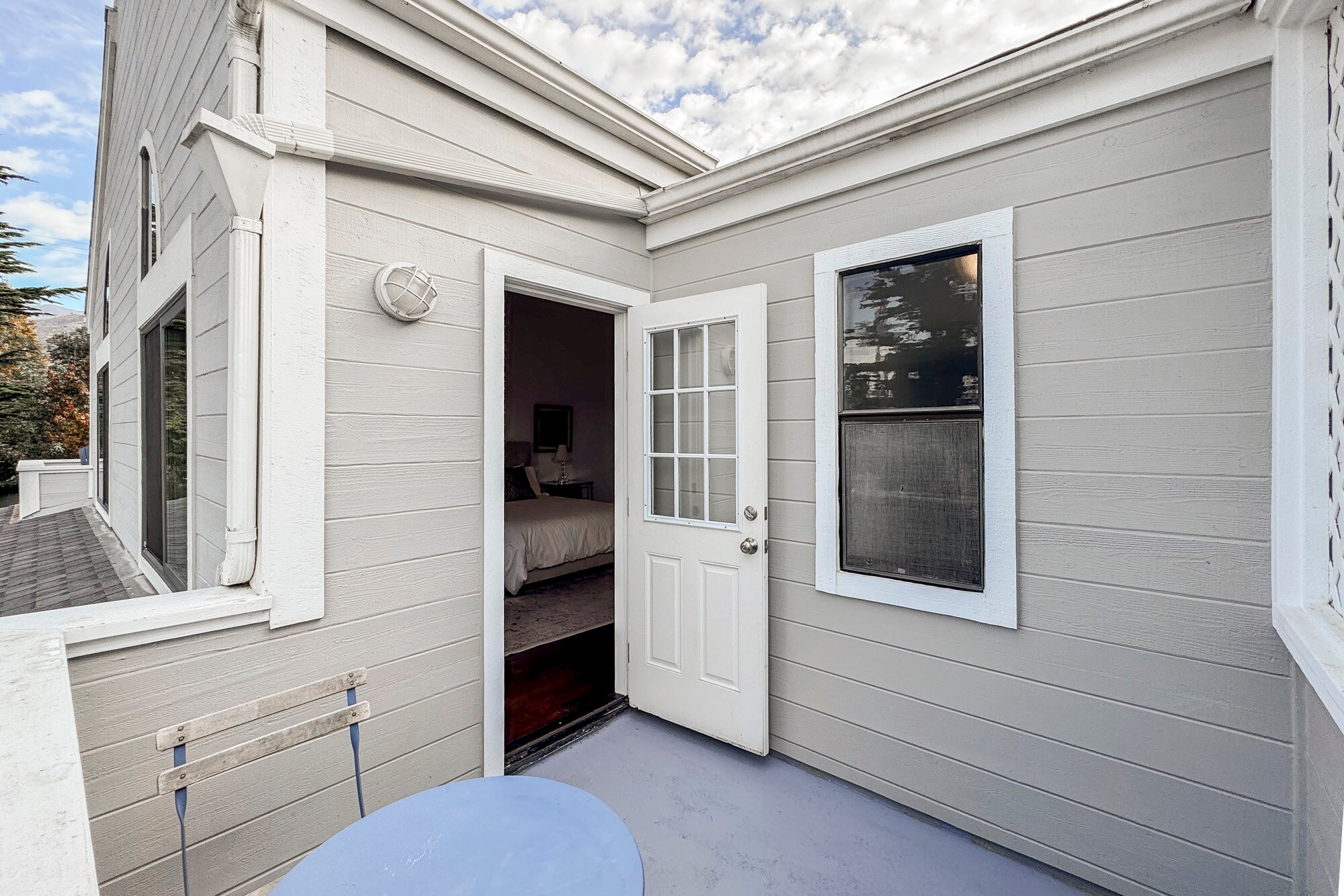 Building Photo - 4505 Carpinteria Ave