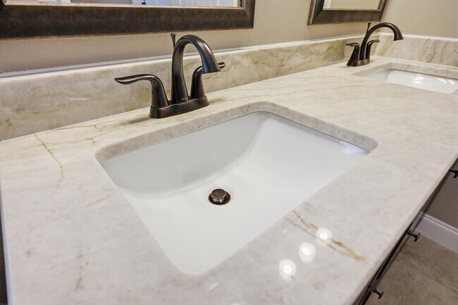 Building Photo - 2348 Cummings Dr