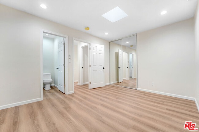 Building Photo - 845 N Hagar St