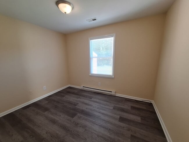 Building Photo - 704 Old Buckroe Rd