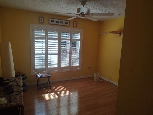 Building Photo - "$200 move in Special. Quite and Peaceful ...