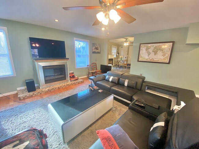 Building Photo - 56 Morellen Ln