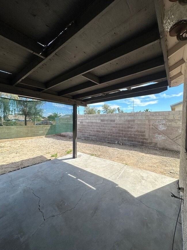 Building Photo - Must see Home!