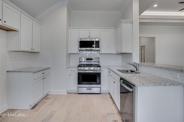 Building Photo - 256 Sedgewick Ave