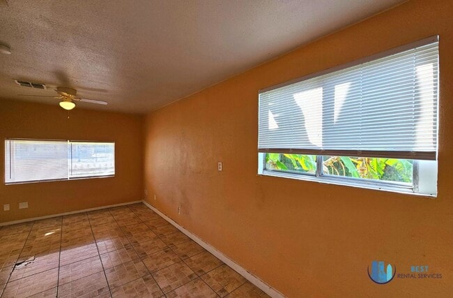 Building Photo - Rare flexible commercial space available for monthly lease on busy Combee Road