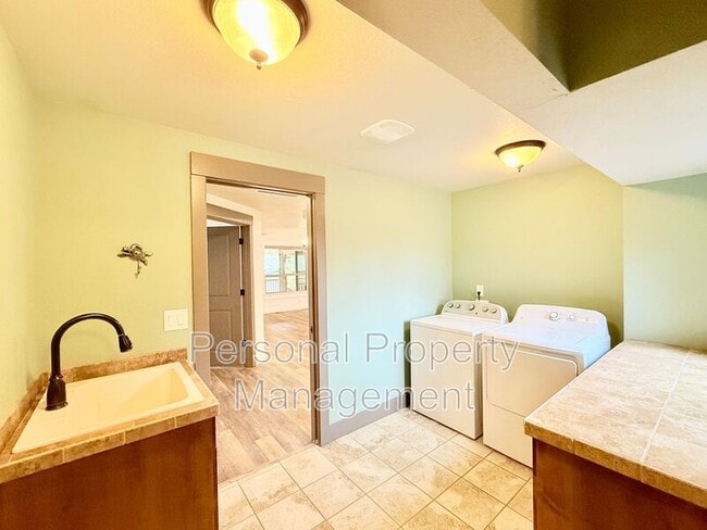 Building Photo - 16205 NE Leaper Rd