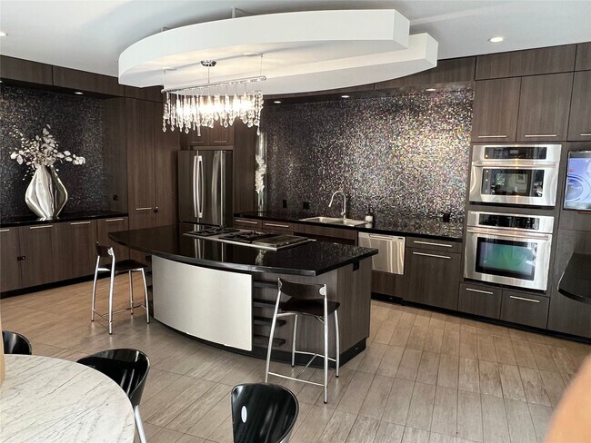 Building Photo - 1901 Post Oak Blvd