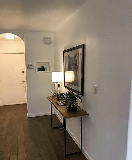 Building Photo - 1045 Kings Rd