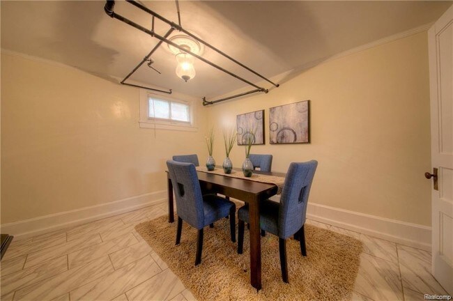 Building Photo - 22 Edison St