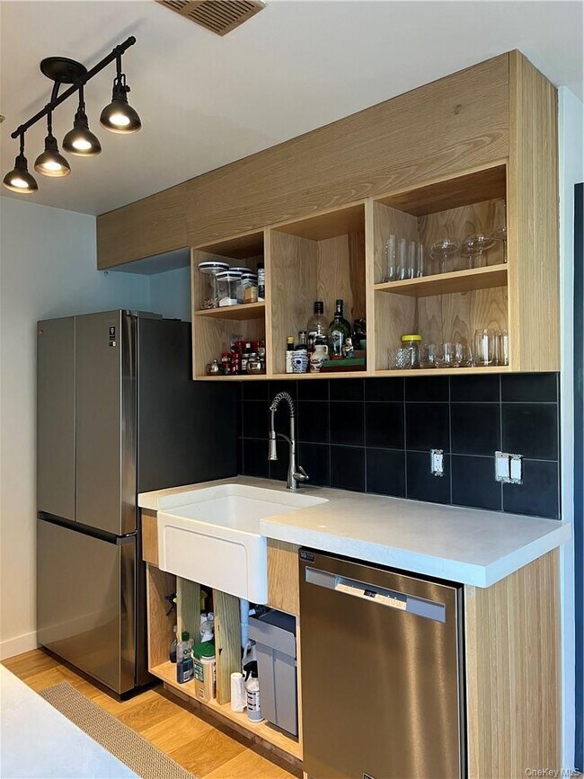 Building Photo - 255 Homestead Village Dr