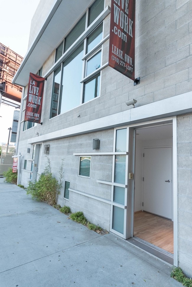 Building Photo - 717 N Highland Ave