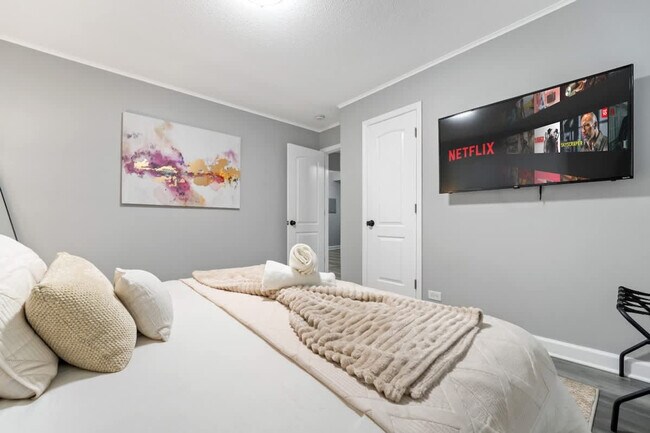 Building Photo - 5840 81st Pl