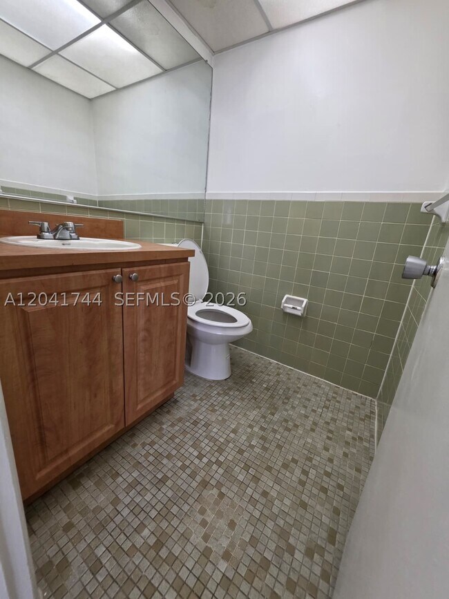 Building Photo - 6930 Miami Gardens Dr