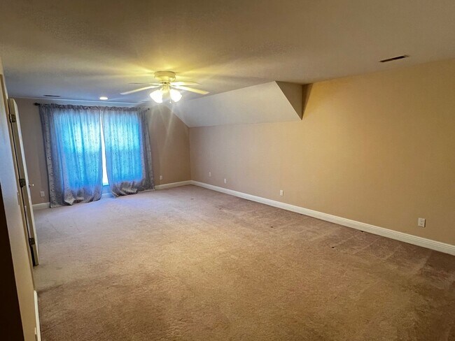 Building Photo - 2708 Bayhill Dr