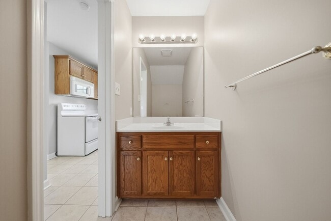 Building Photo - Hollar Duplex Conover