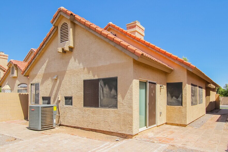 Building Photo - 876 N Terrace Rd