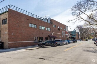 Building Photo - 3205 N Leavitt St