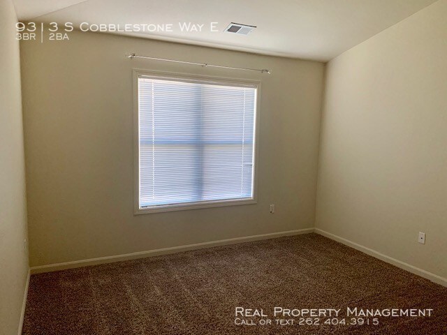 Building Photo - 3 Bedroom Condo in Franklin! Available Now!