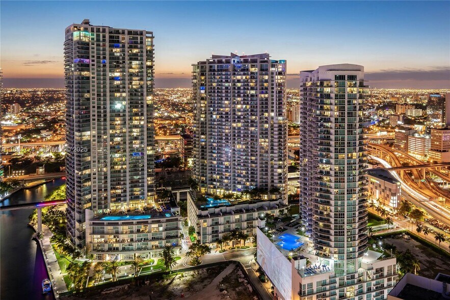 Building Photo - 90 SW 3rd St