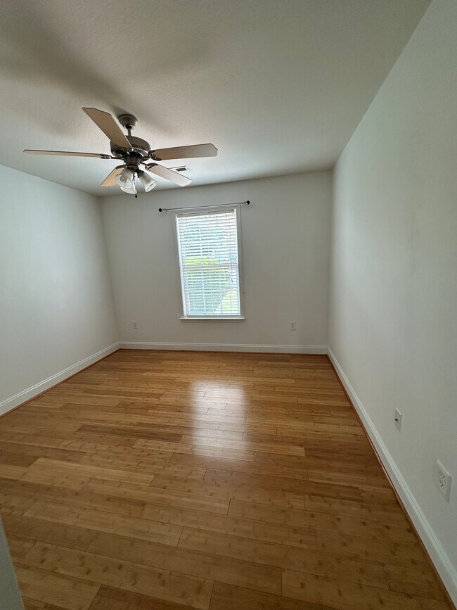 Building Photo - 105 Calcite Dr