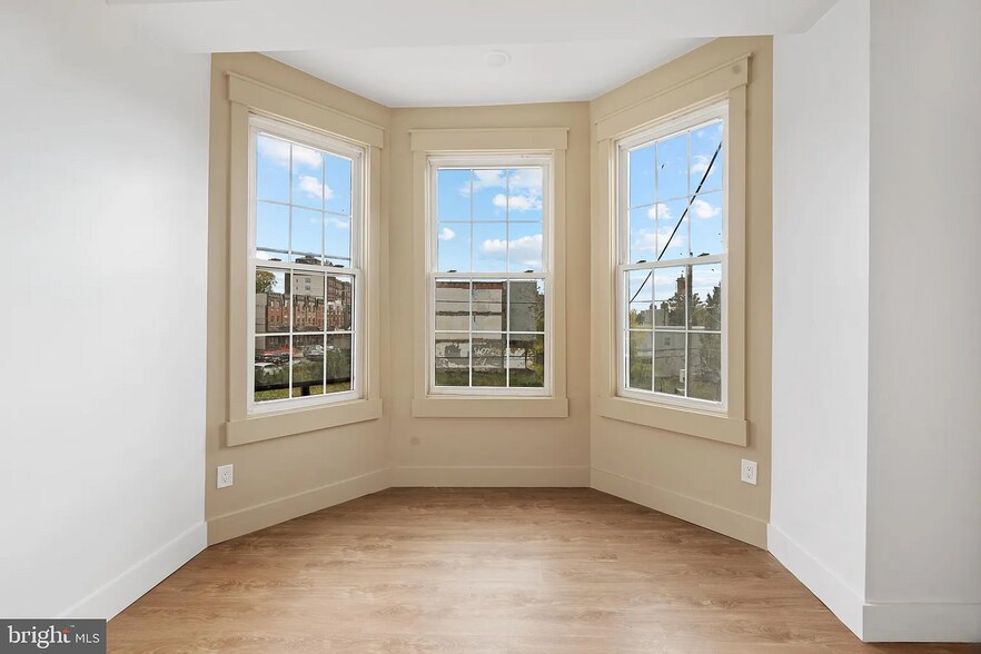 Building Photo - 900 N 41st St