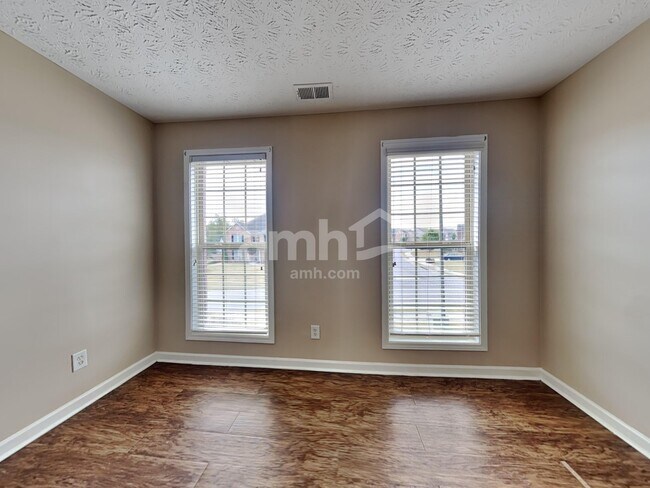 Building Photo - 70 Maxton Ave