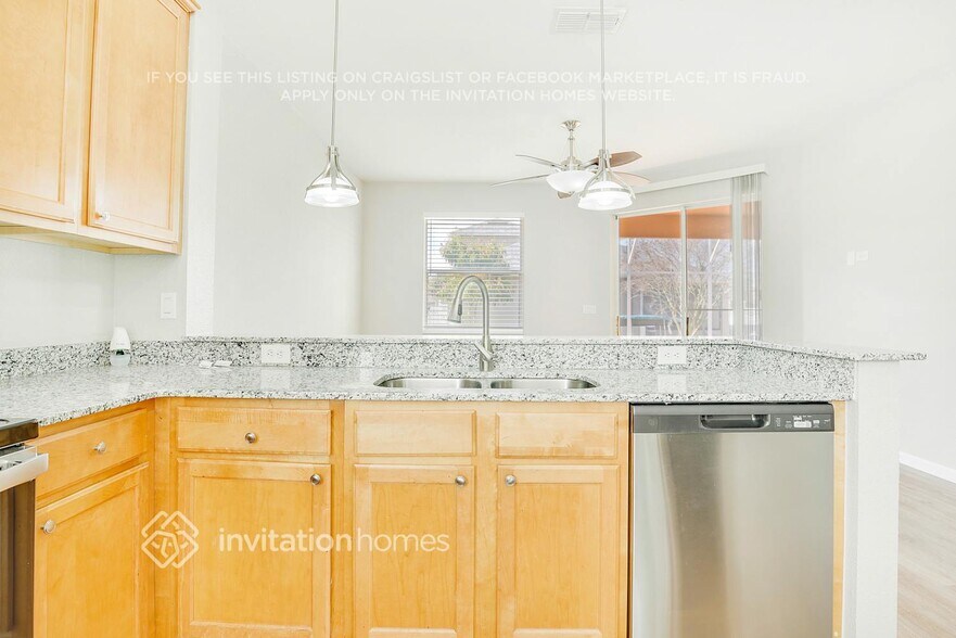 Building Photo - 2920 Willow Creek Ln