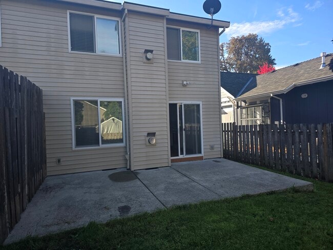 Building Photo - 222 W Hereford St