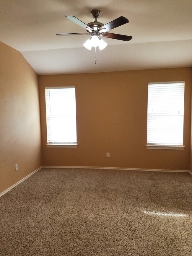 Building Photo - Lindale-Charming 2 Bedroom, 2 Bath House w/Garage!