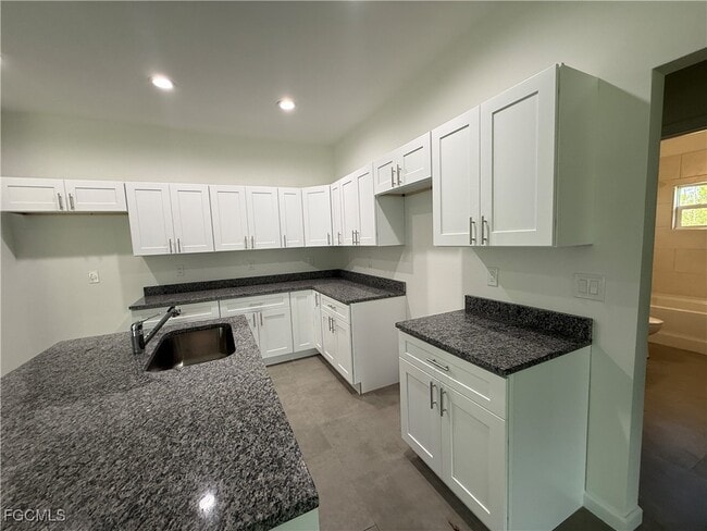 Building Photo - 443 Lampion Ave S