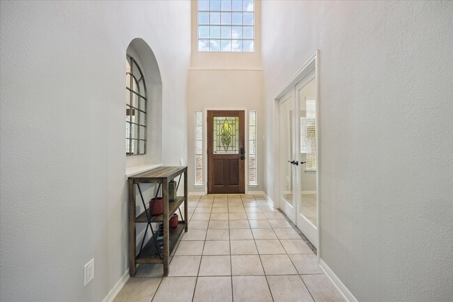 Building Photo - 606 Pine Walk Trail