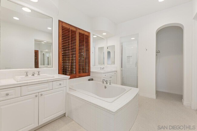 Building Photo - 2870 Rancho Pancho