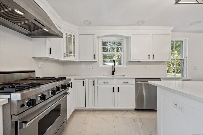 Building Photo - 2921 Nichols Ave