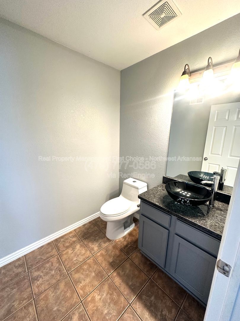 Building Photo - 3705 SW Hansom Loop