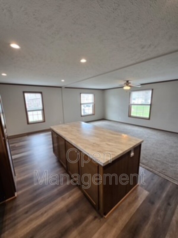 Building Photo - 511 E 1st St