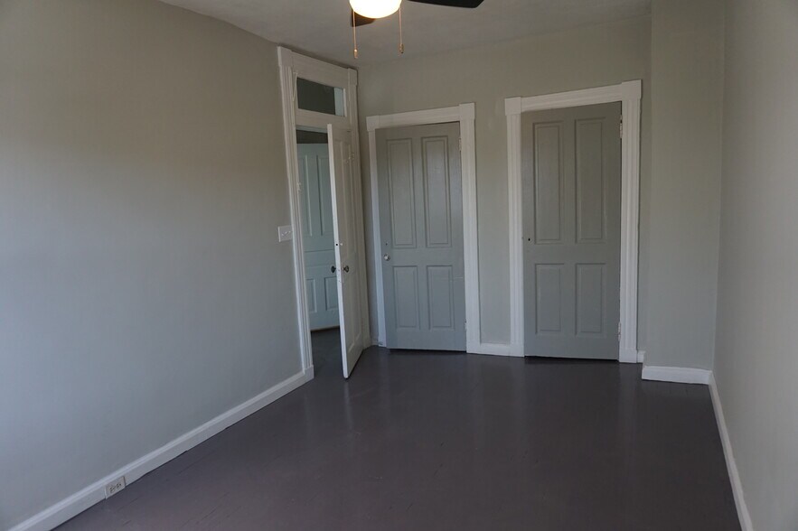 Building Photo - 1918 Mount Royal Ter