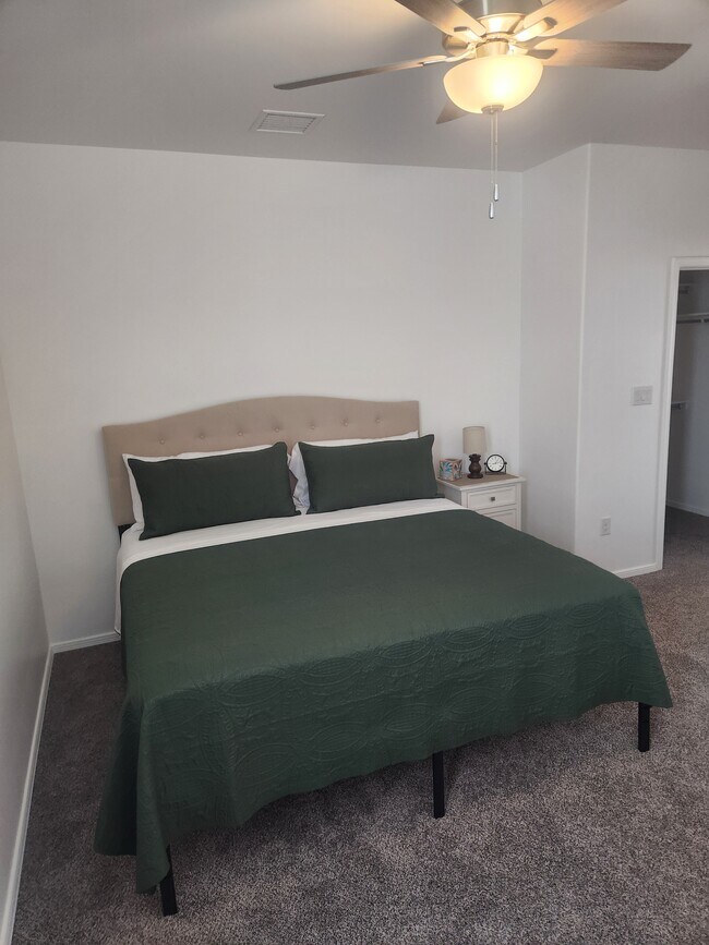 Building Photo - 3098 Gladstone St