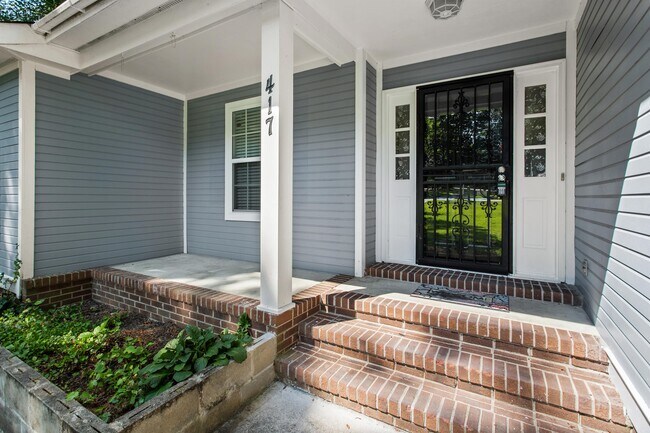 Building Photo - 417 Foxhall Dr