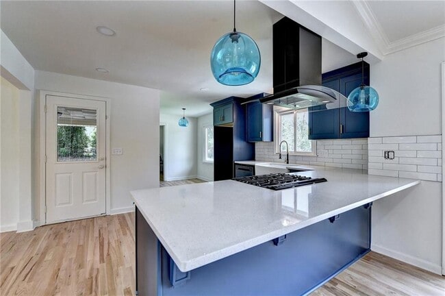 Building Photo - 6085 Glenridge Dr