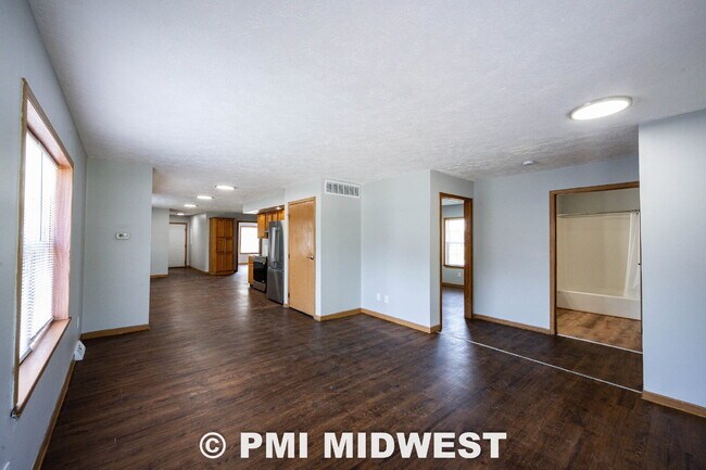 Building Photo - "Charming 4-Bedroom Home with 2 Full Baths in Arcadia – Your Spacious Retreat Awaits!"