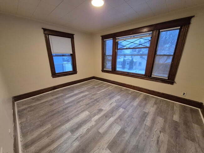 Building Photo - 205-207 Magee Ave