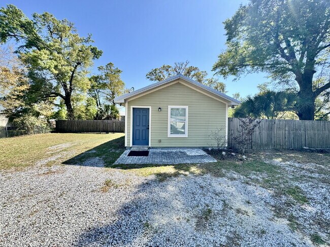 Building Photo - Cute newer home with large fenced yard!