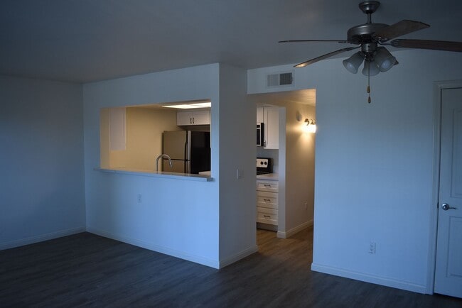 Building Photo - Remodeled 1 Bed, 1 Bath First Floor Condo in Carmel Trails