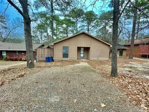 Building Photo - 754 Hedgelawn Way