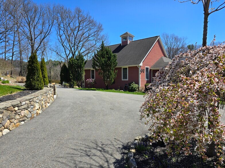 Building Photo - 246 Lowell Rd