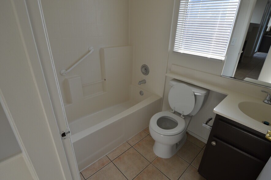 Building Photo - 3632 Sable Palm St