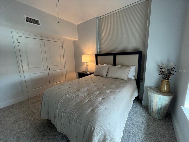 Building Photo - 1350 Main St