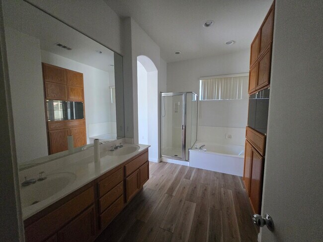 Building Photo - 74594 Moss Rose Dr