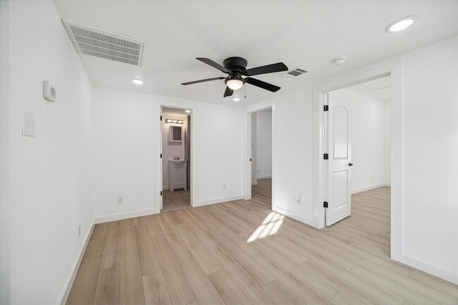 Building Photo - 711 E 32nd St