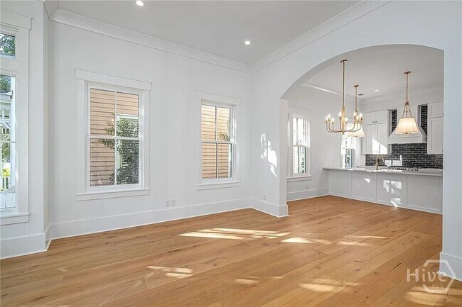 Building Photo - 312 W 38th St